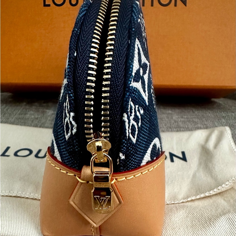 NWT AUTHENTIC LOUIS
VUITTON Pochette Cosmetique 1854 Bleu - Limited Edition - Picture 5 of 12